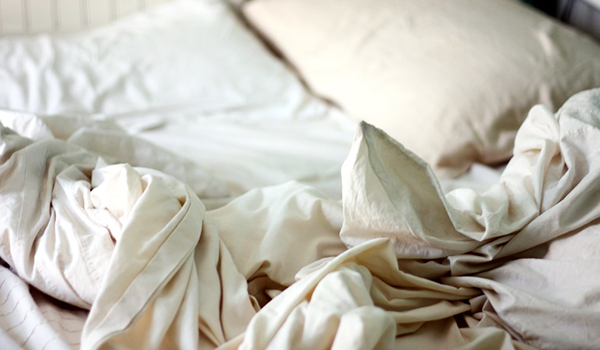 Mang vi khuẩn lên giường rất dễ. Nhưng loại bỏ chúng lại vô cùng khó khăn